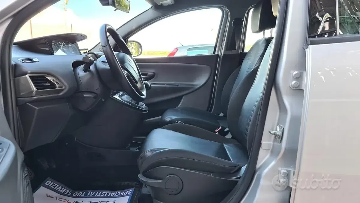 Usata Lancia Ypsilon 69 CV (50 kW) 2014 Grigio Utilitaria