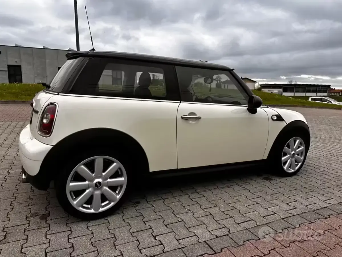 Begagnad Mini Cooper Coupé 120 HK (88 kW) 2008 Vit Sportkupé