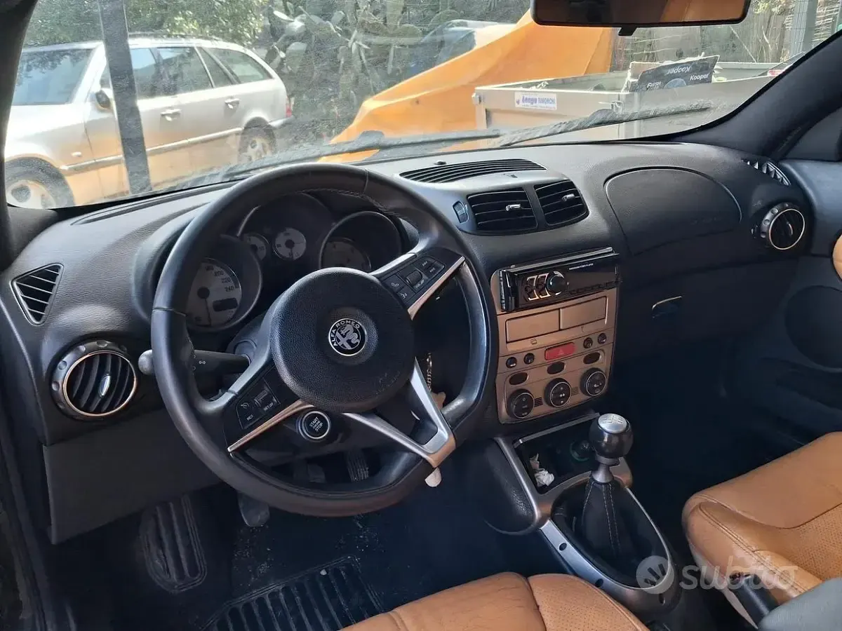 Usata Alfa Romeo GT 150 CV (110 kW) 2004 Marrone Coupé