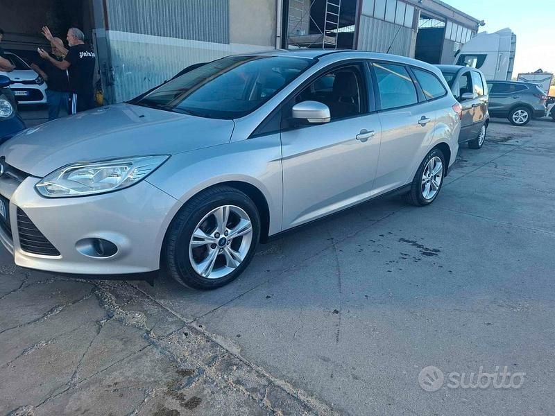 Usata Ford Focus 116 CV (85 kW) 2011 Grigio Station wagon