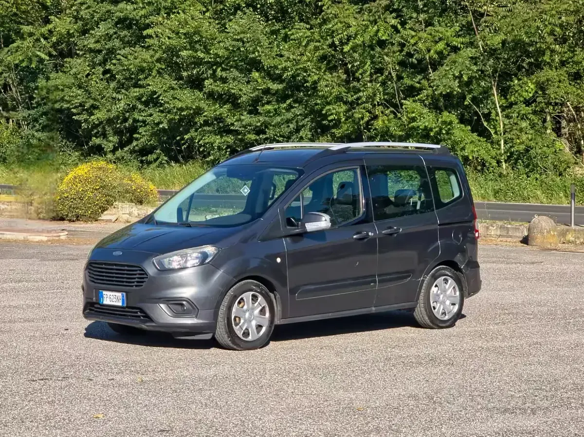 Usata Ford Tourneo Courier Sport 75 CV (55 kW) 2018 Marrone Monovolume