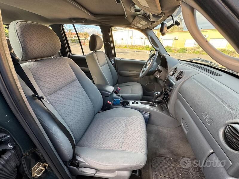 Usata Jeep Cherokee 163 CV (119 kW) 2005 Verde SUV