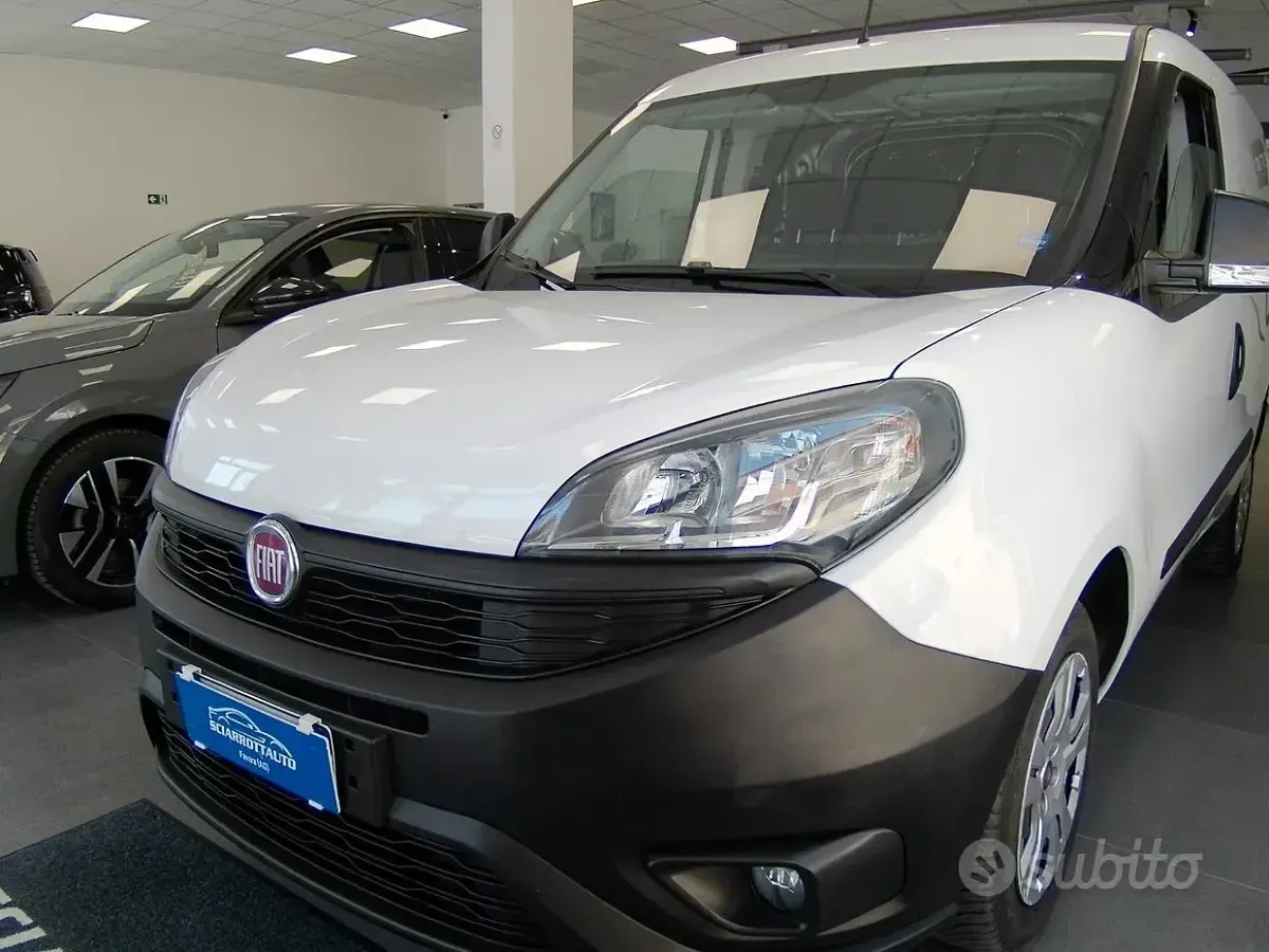 Usata Fiat Doblò Lounge 105 CV (77 kW) 2021 Bianco Monovolume
