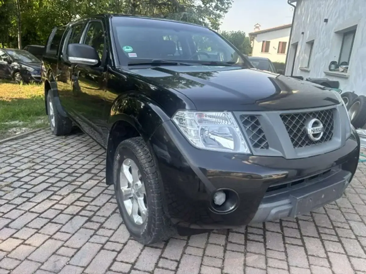 Usata Nissan Navara XE 190 CV (139 kW) 2013 Nero Pick-up
