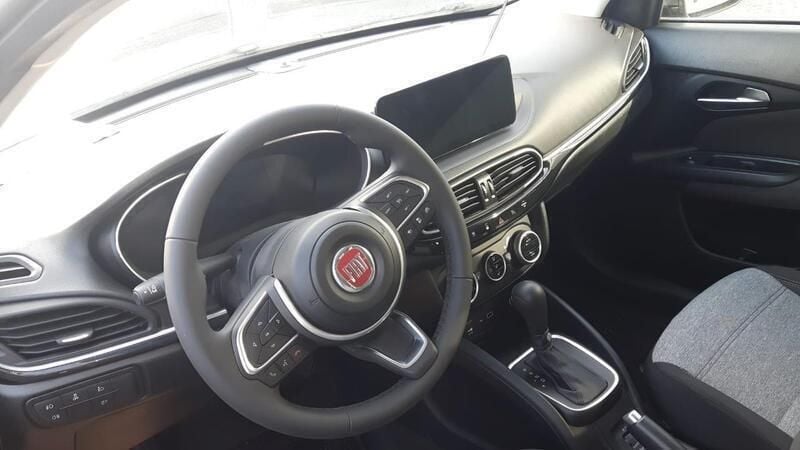 Usata Fiat Tipo Cross 131 CV (96 kW) 2022 Grigio Station wagon