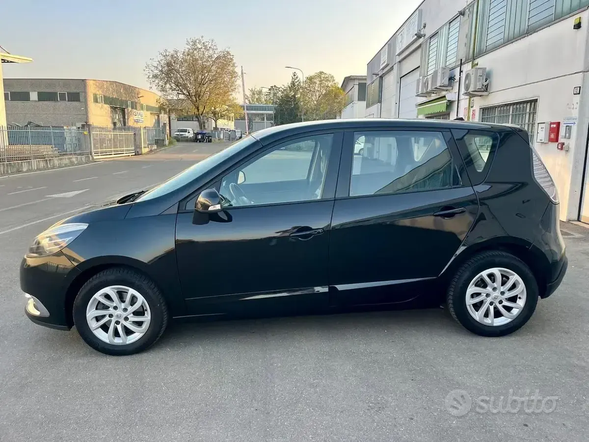 Usata Renault Scénic III XMOD 110 CV (80 kW) 2013 Nero Monovolume