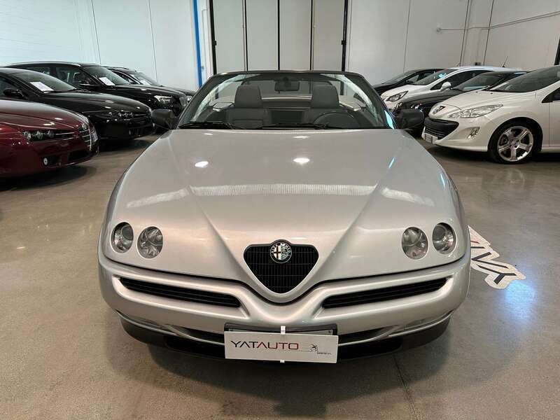 Usata Alfa Romeo Spider 150 CV (110 kW) 1996 Argento Cabrio