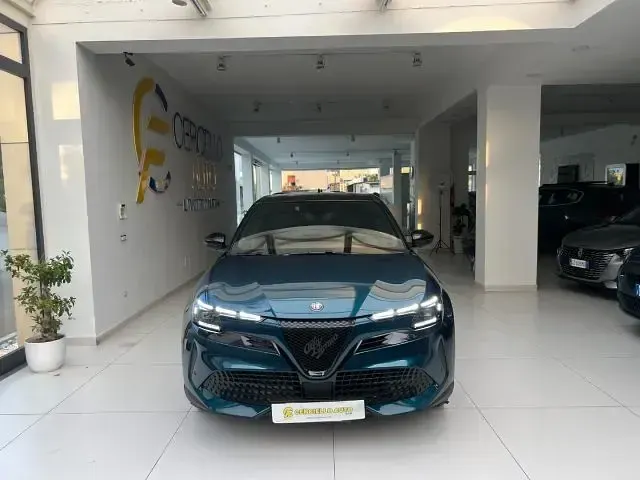 Usata Alfa Romeo Junior 61 kW (84 CV) 2025 Blu metallizzato SUV