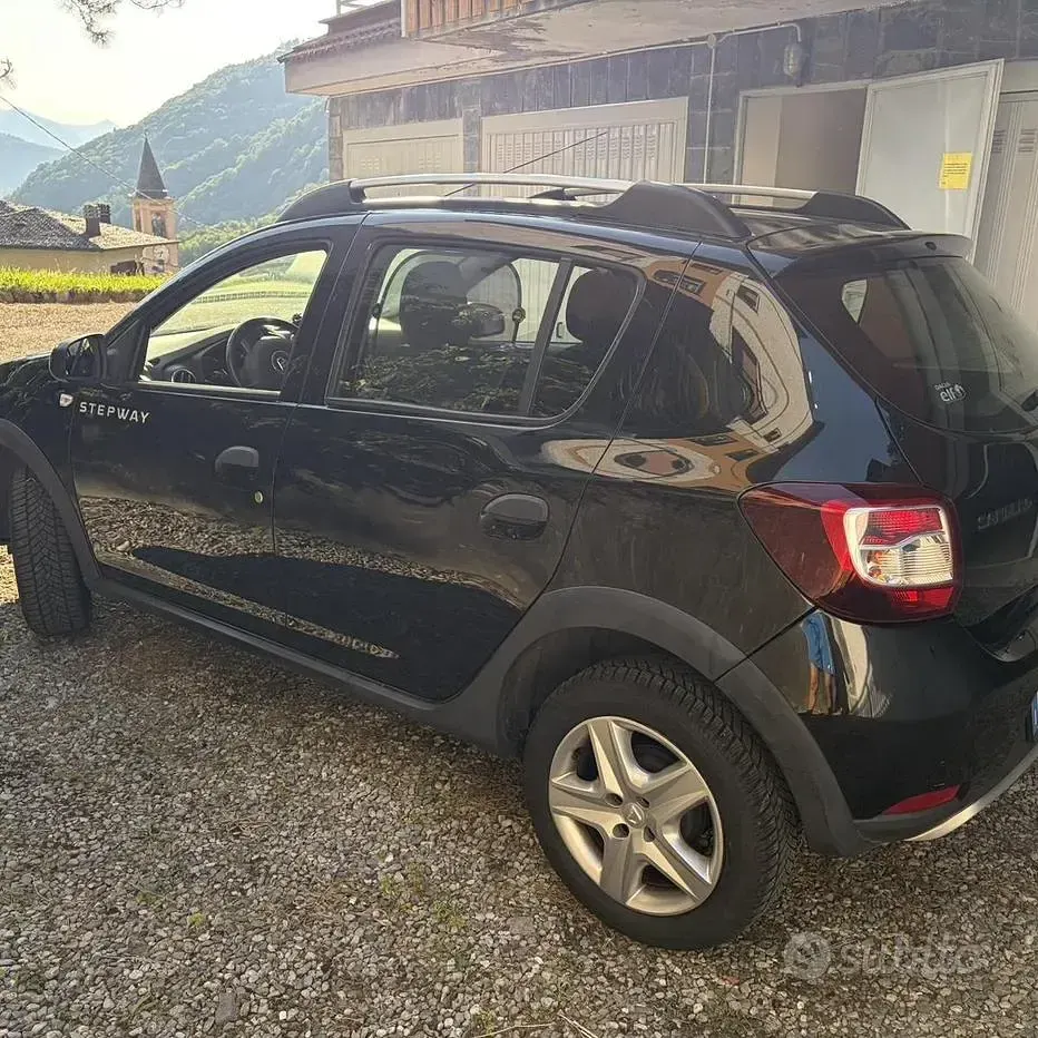 Usata Dacia Sandero Stepway 90 CV (66 kW) 2013 Nero Berlina
