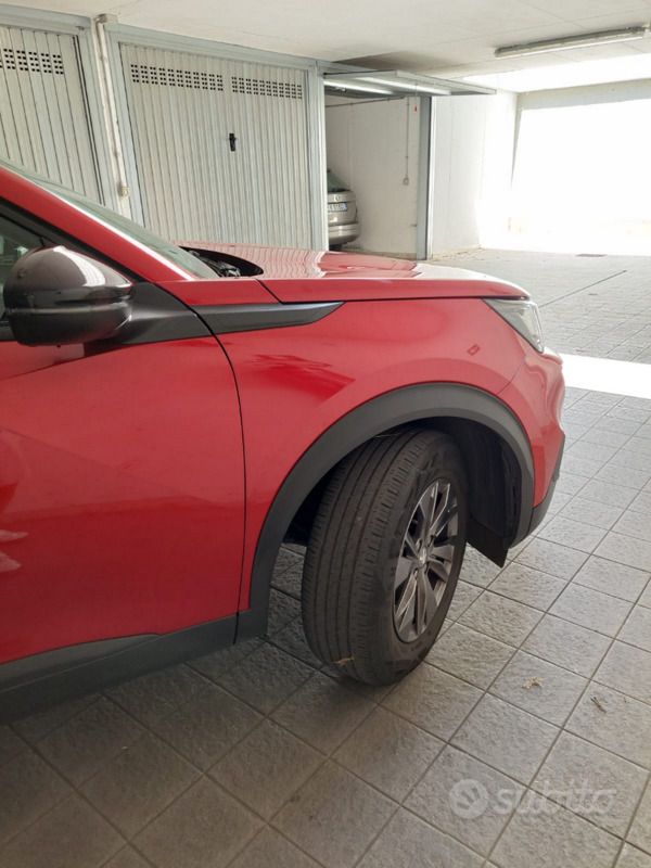 Usata Peugeot 2008 Active 102 CV (75 kW) 2022 Rosso SUV