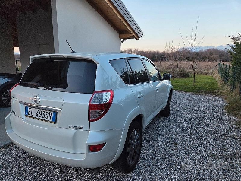 Usata Toyota RAV4 150 CV (110 kW) 2012 Bianco SUV