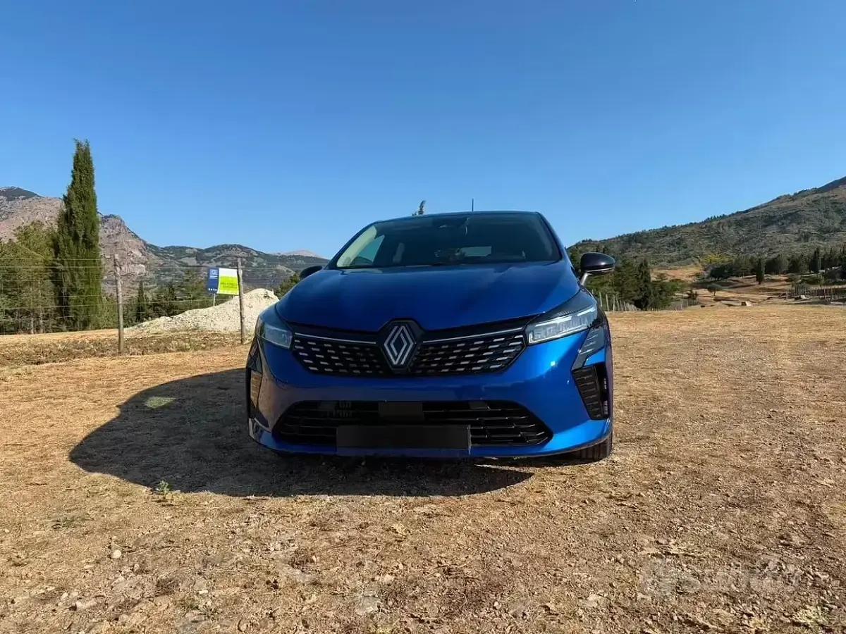 Usata Renault Clio Techno 100 CV (73 kW) 2024 Bluazzurro Utilitaria