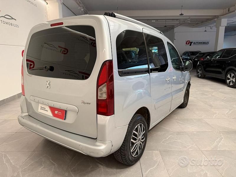 Begagnad Peugeot Partner Tepee Access 92 HK (67 kW) 2012 Grå Minibuss