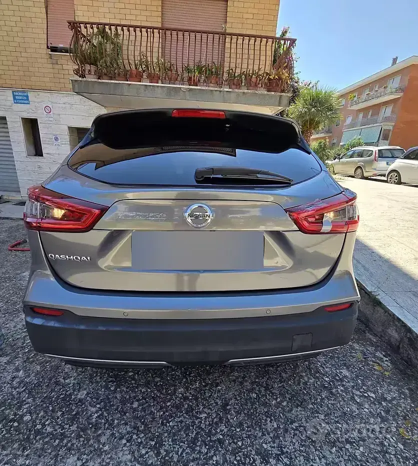 Usata Nissan Qashqai N-Connecta 110 CV (80 kW) 2018 Grigio SUV