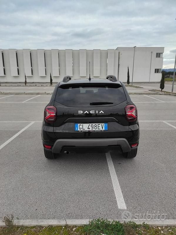 Nero Usata 2023 Dacia Duster Journey Berlina | 17.000 € (Buon prezzo) - Immagine 1/4