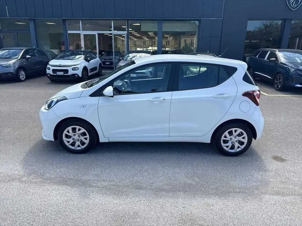 Usata Hyundai i10 Style 87 CV (63 kW) 2017 Grigio Utilitaria