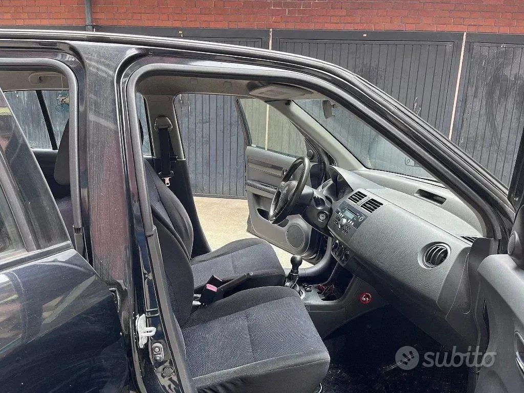 Usata Suzuki Swift 92 CV (67 kW) 2006 Nero metallizzato Utilitaria