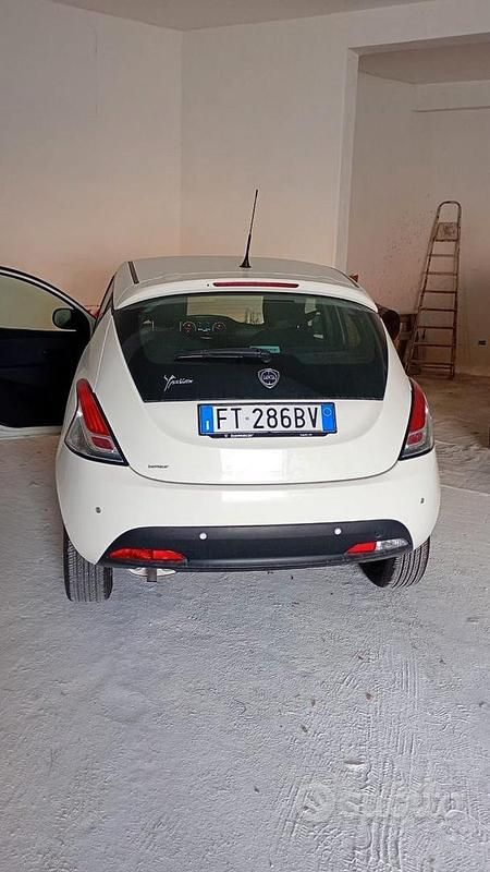 Usata Lancia Ypsilon 69 CV (50 kW) 2018 Bianco Utilitaria