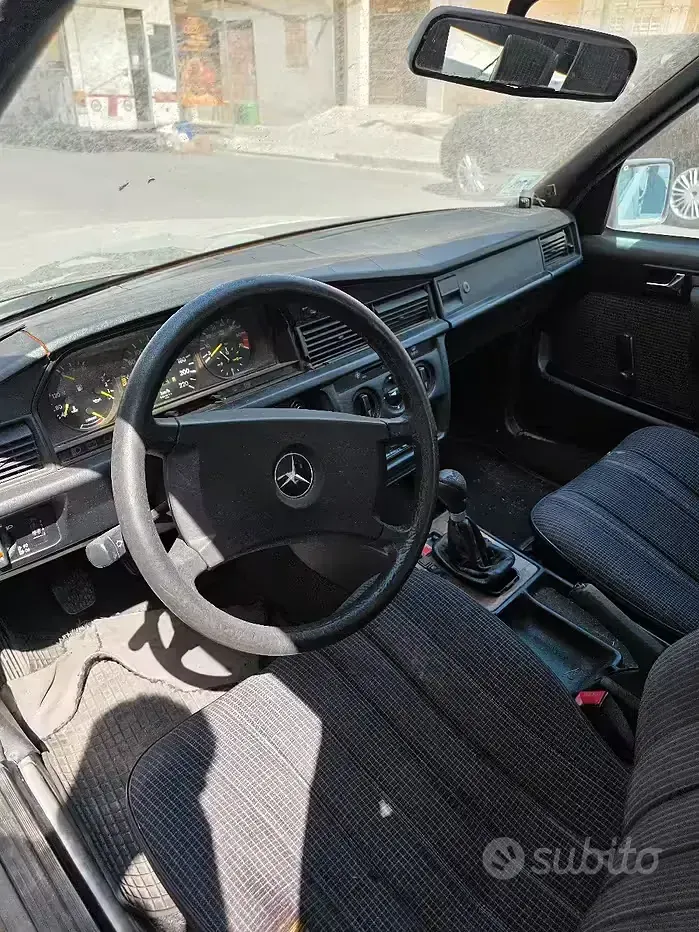 Usata Mercedes 190 105 CV (77 kW) 1987 Grigio Berlina