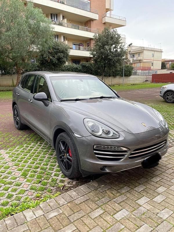 Usata Porsche Cayenne 245 CV (180 kW) 2011 Grigio SUV