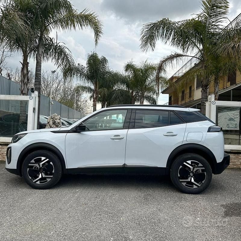 Usata Peugeot 2008 Allure 100 CV (73 kW) 2024 Bianco SUV
