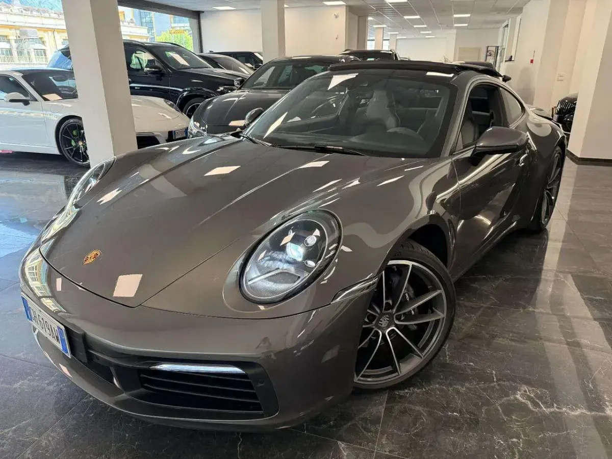 Usata Porsche 911 Carrera 4 385 CV (283 kW) 2020 Grigio scuro Coupé
