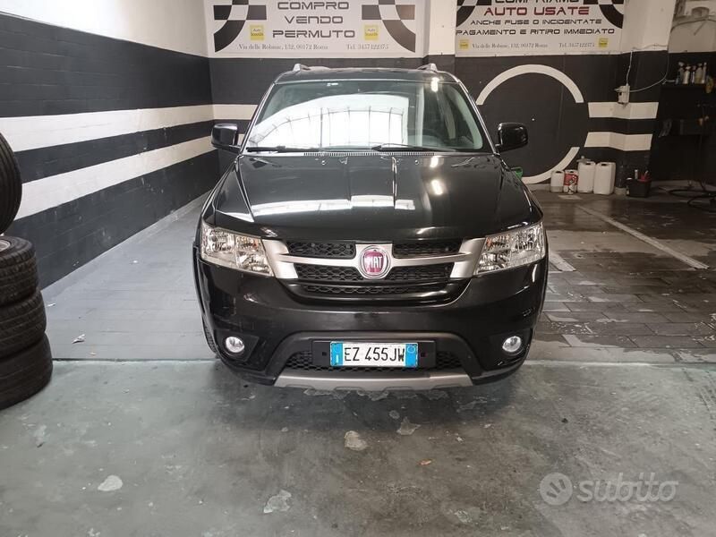 Nero Usata 2015 Fiat Freemont Cross SUV | 6500 € (Buon prezzo) - Immagine 1/4