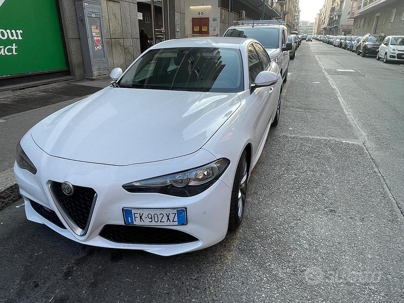 Usata Alfa Romeo Giulia 150 CV (110 kW) 2017 Bianco Berlina