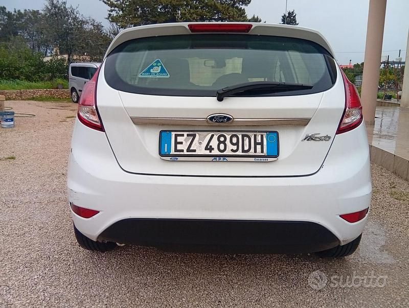 Usata Ford Fiesta 75 CV (55 kW) 2014 Utilitaria