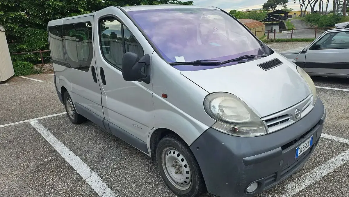 Usata Nissan Primastar 101 CV (74 kW) 2006 Argento Monovolume