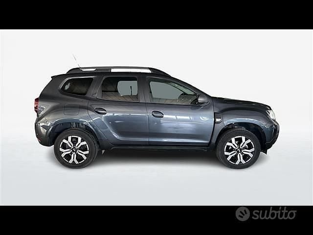 Usata Dacia Duster Prestige 101 CV (74 kW) 2023 Grigio scuro SUV