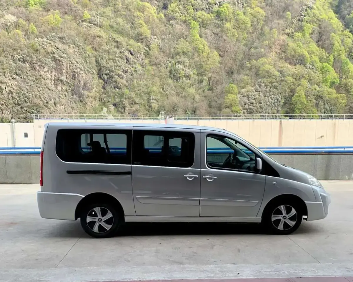Usata Citroën Jumpy 120 CV (88 kW) 2011 Argento metallizzato Monovolume