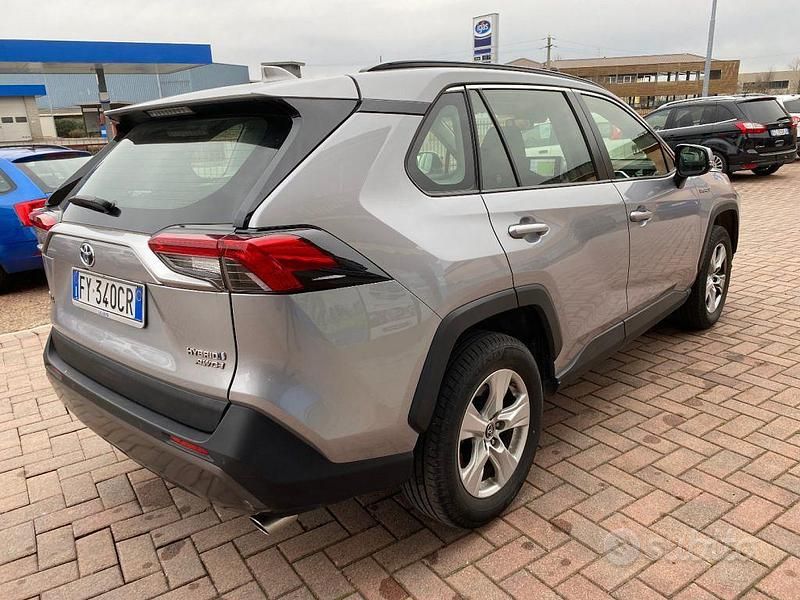 Usata Toyota RAV4 Hybrid Active 222 CV (163 kW) 2019 Grigio SUV