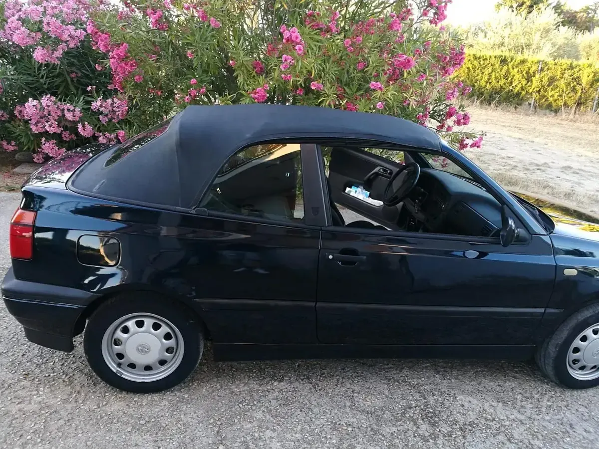 Usata VW Golf Cabriolet 75 CV (55 kW) 1997 Blu Cabrio