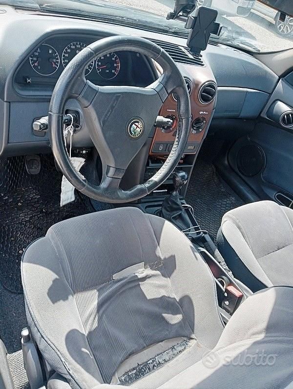 Usata Alfa Romeo 2000 105 CV (77 kW) 2000 Nero Berlina