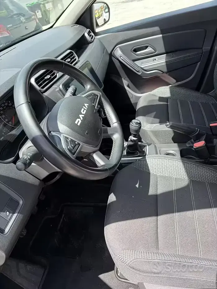 Usata Dacia Duster Journey 116 CV (85 kW) 2024 Grigio SUV