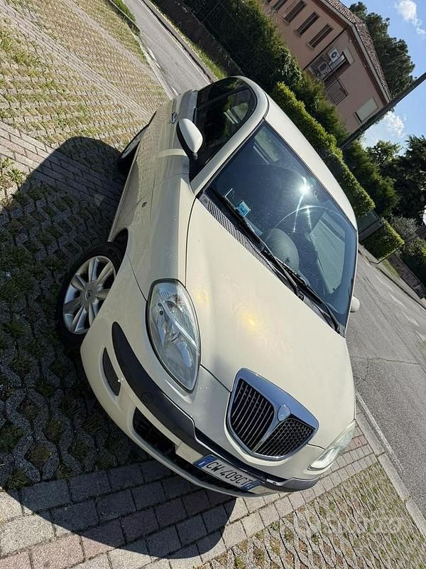 Usata Lancia Ypsilon 60 CV (44 kW) 2005 Bianco Utilitaria