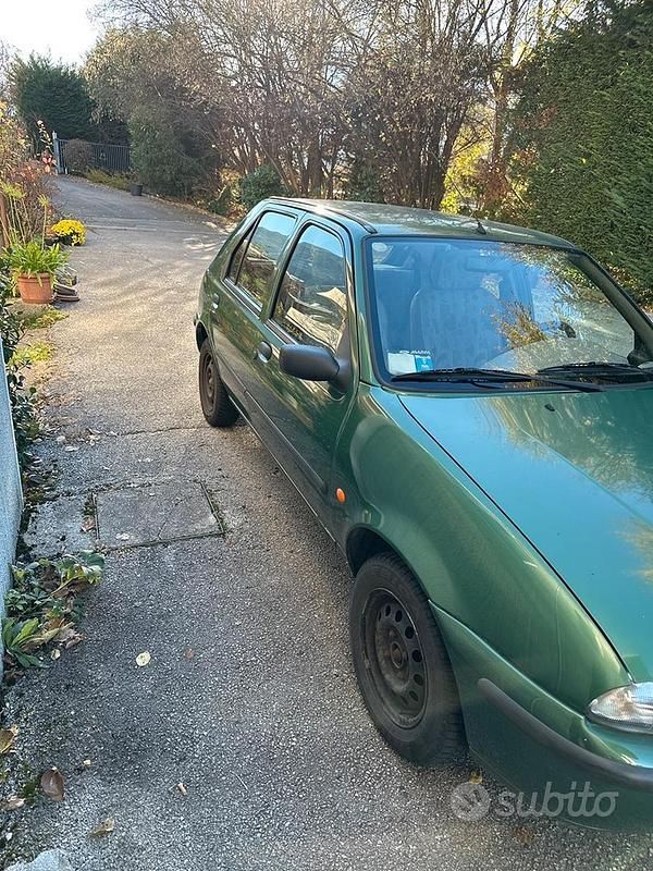 Usata Mazda 121 1998 Verde Berlina