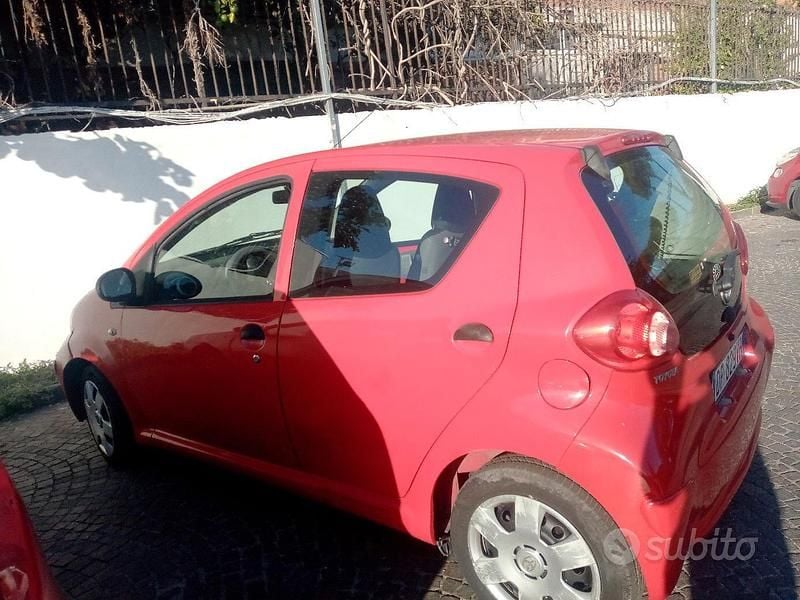 Usata Toyota Aygo 68 CV (50 kW) 2009 Rosso Utilitaria