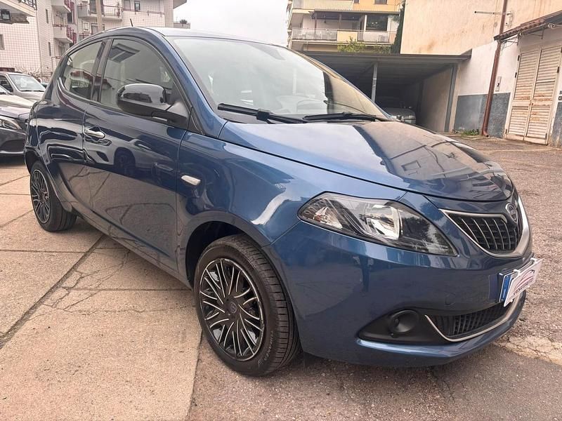 Usata Lancia Ypsilon Silver 69 CV (50 kW) 2022 Blu Utilitaria