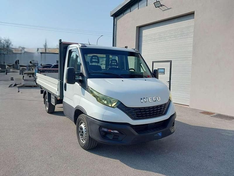 Usata Iveco Daily 136 CV (100 kW) 2021 Bianco Furgone