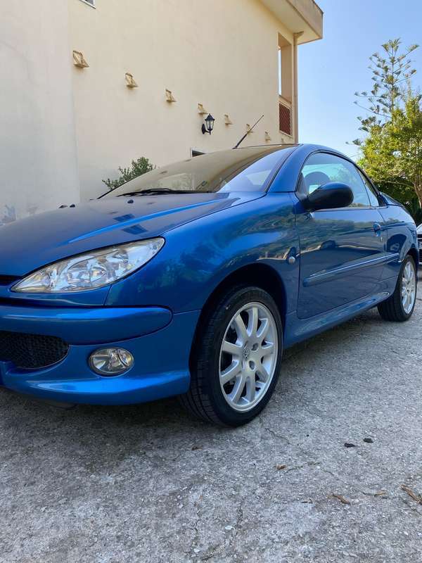 Usato 2003 Peugeot 206 CC 1.6 Benzin 109 CV (3.500 €)