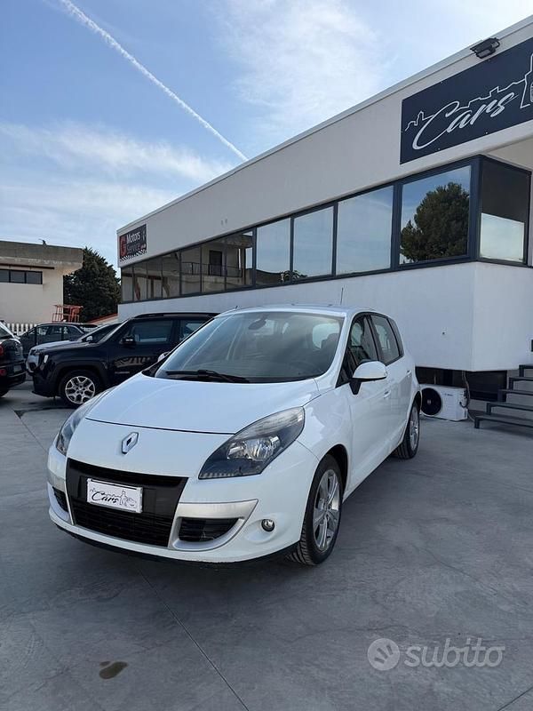 Usata Renault Scénic III Dynamique 110 CV (80 kW) 2011 Bianco Monovolume
