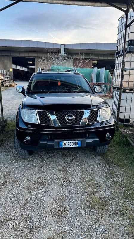Usata Nissan Navara 171 CV (125 kW) 2009 Nero Pick-up