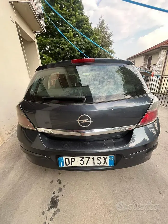 Usata Opel Astra 125 CV (91 kW) 2008 Grigio Berlina