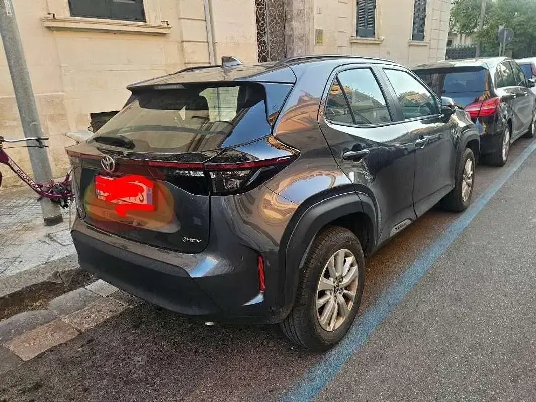 Usata Toyota Yaris Cross Active 92 CV (67 kW) 2025 Grigio SUV