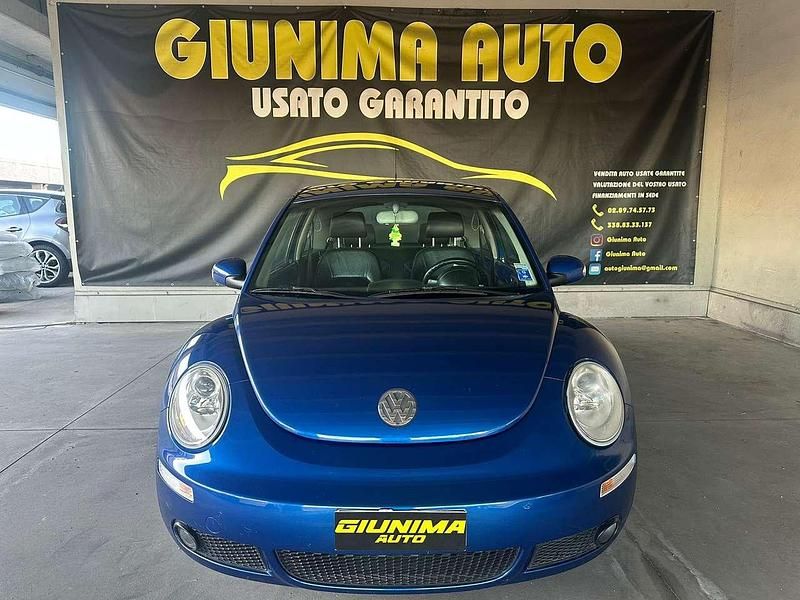 Usata VW New Beetle 105 CV (77 kW) 2007 Blu Utilitaria