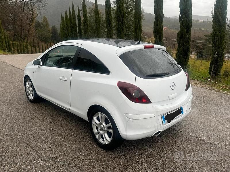 Usata Opel Corsa 75 CV (55 kW) 2009 Bianco Utilitaria