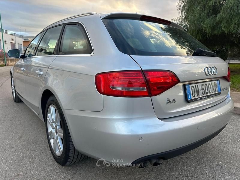 Usado Audi A4 170 CV (125 kW) 2010 Plateado Familiar
