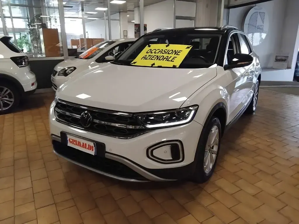 Käytetty VW T-Roc Style 150 HP (110 kW) 2023 Valkoinen Katumaasturi